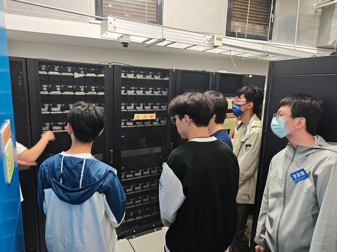 APC InRow cooling unit between racks