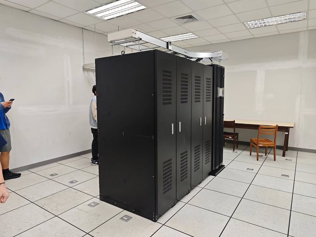 Server slide rail demonstration