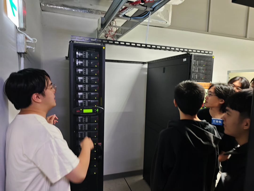 Group photo at the datacenter visit